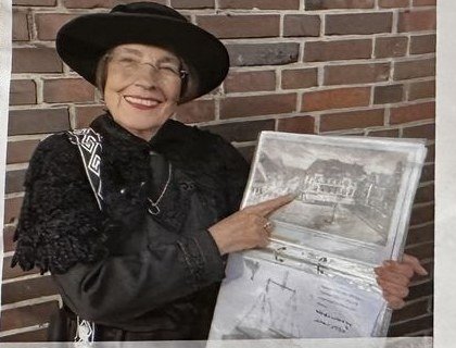 Renate Brings-Ortemba bei einer historischen Führung in Moers
